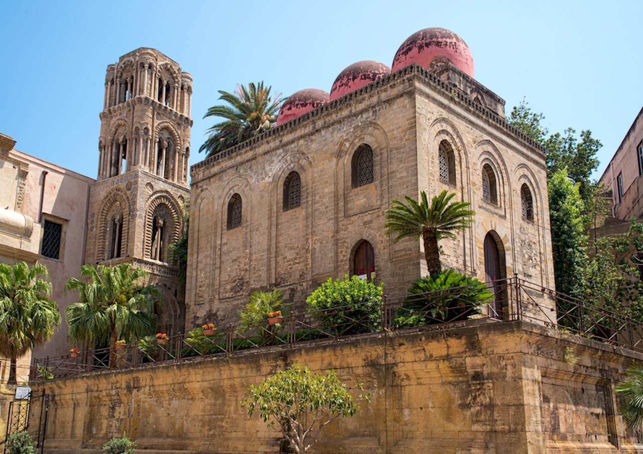 Pernottare vicino Chiesa della Martorana e di San Cataldo a Palermo